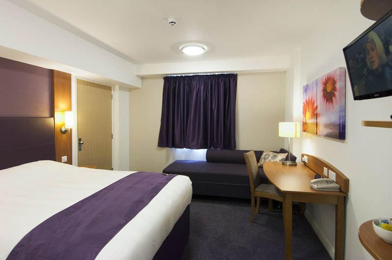 Premier Inn Southampton North Chilworth  Bagian luar foto